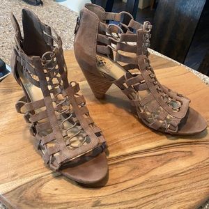 Vince Camuto tan size 9 1/2